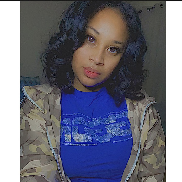 Meet your Posher, Tiara - Picture 2 of 3